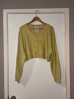 Collusion Butter Yellow Cropped V-Neck Button Cardigan